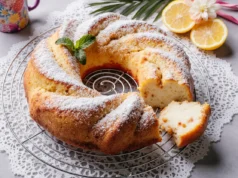 Delicious Donut-Shaped Cake with Greek Yogurt and Lemon